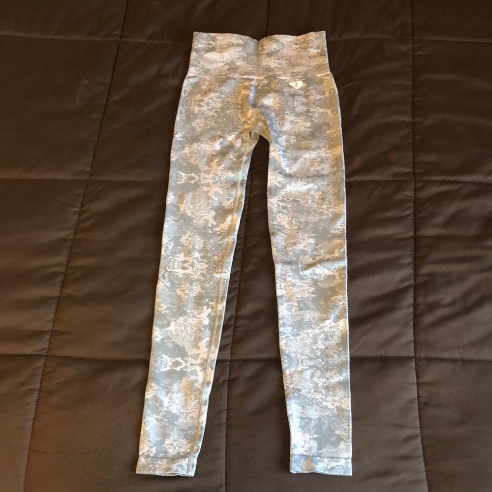 *REDUCED $* Women’s Best Camo Leggings